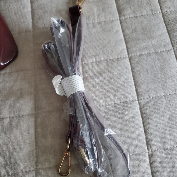 Bebe burgundy patent handbag brand new - Picture 5 of 6